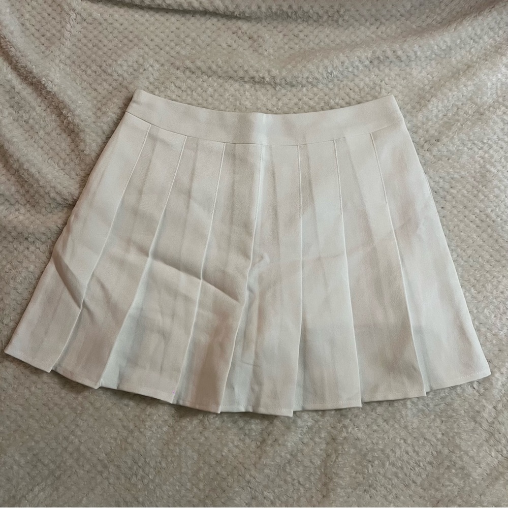 White tennis skirt with shorts